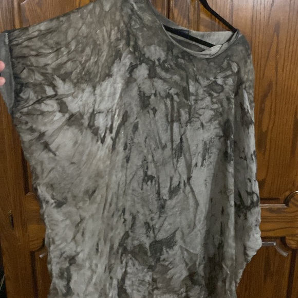 Beautiful black and gray Bella amour floaty top with built-in top - Picture 4 of 4